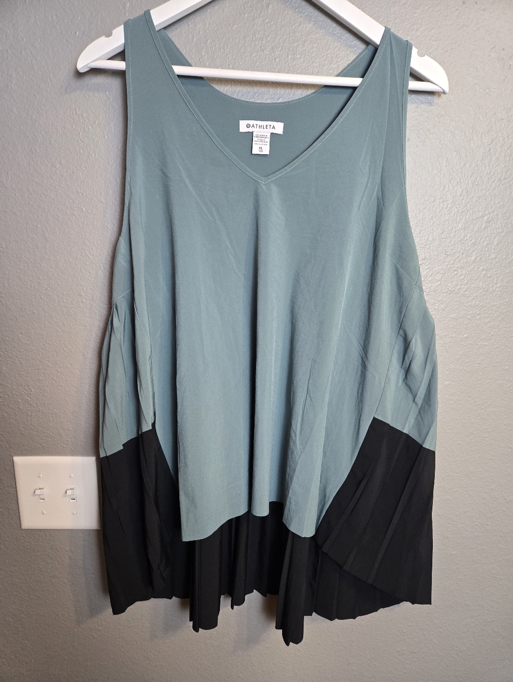 Athleta Swing Forward Pleated Tank Size XL